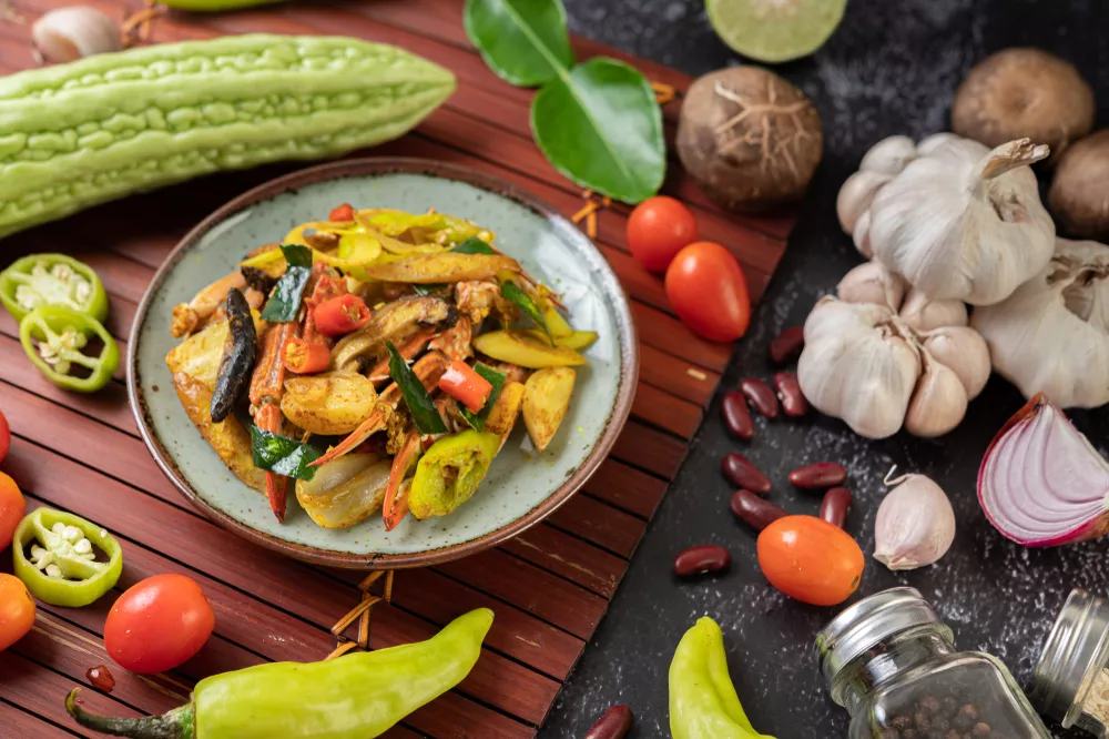 Assiette de produits du terroir réunionnais, légumes-pays et épices